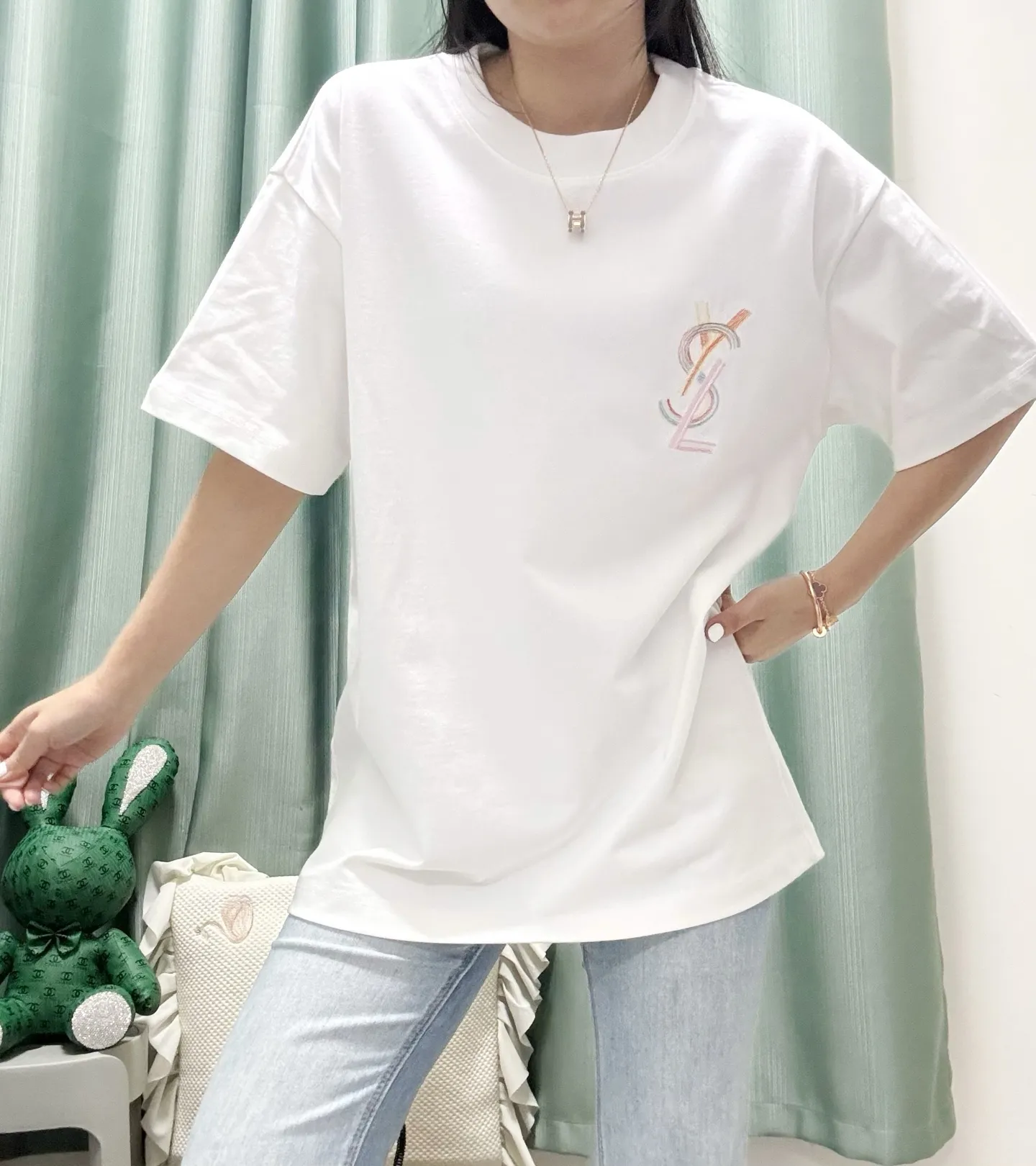 White ， Same Style
